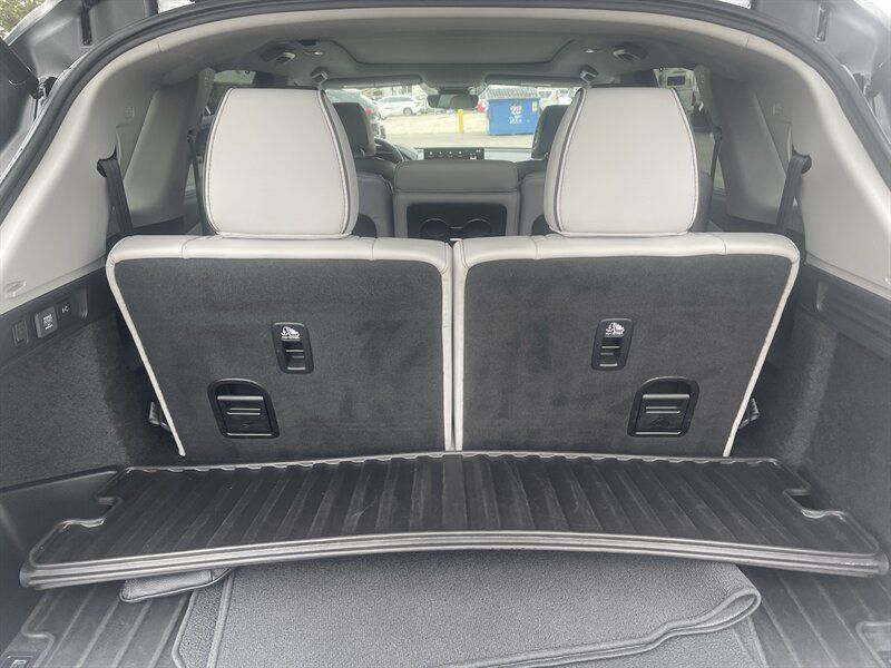 Used 2024 Acura MDX w/ Advance Package AWD/4WD image 10