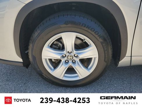 Certified 2021 Toyota Highlander L FWD image 14