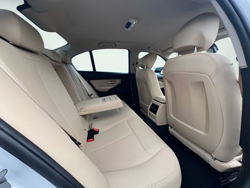Used 2018 BMW 320i Sedan RWD image 24