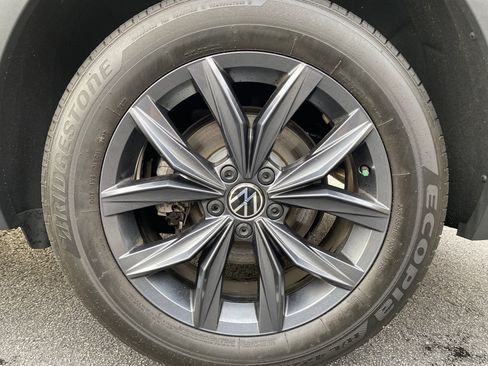 Used 2023 Volkswagen Tiguan SE image 40