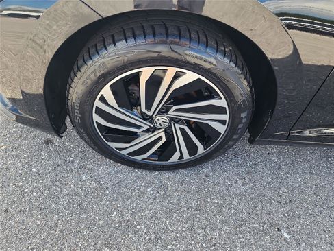 Used 2020 Volkswagen Jetta SEL Premium image 9