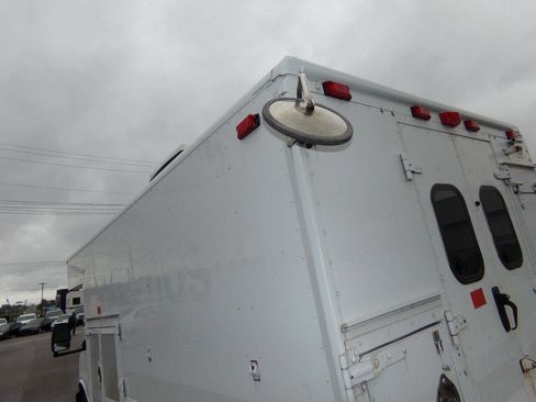 Used 2007 GMC Savana 3500 image 42