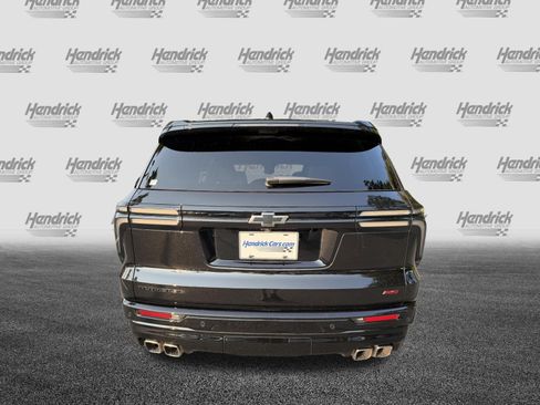 Used 2025 Chevrolet Traverse RS FWD image 8