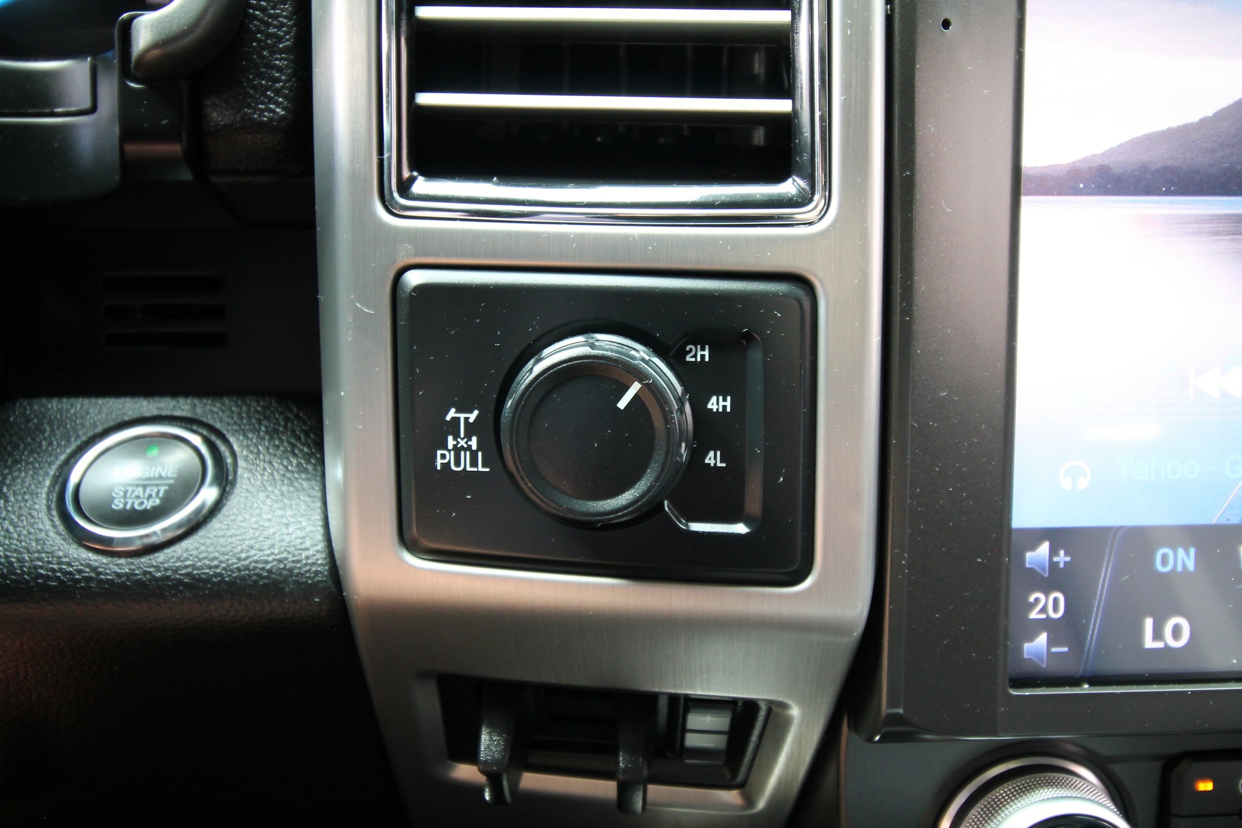 Used 2019 Ford F350 Platinum w/ Platinum Ultimate Package AWD/4WD image 35