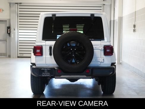 Used 2024 Jeep Wrangler Unlimited Sahara w/ Technology Group AWD/4WD image 5