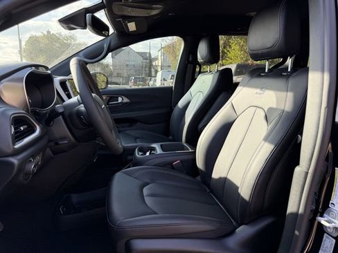 New 2026 Chrysler Pacifica Select w/ S Appearance Package image 14