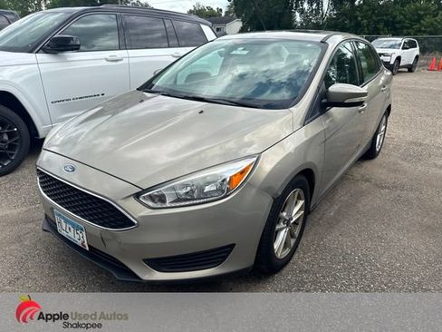 Used 2015 Ford Focus SE w/ SE Cold Weather Package FWD image 2