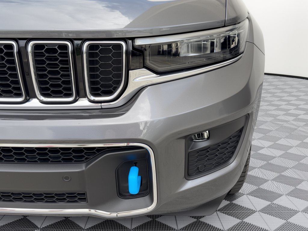 Used 2023 Jeep Grand Cherokee Overland AWD/4WD image 12