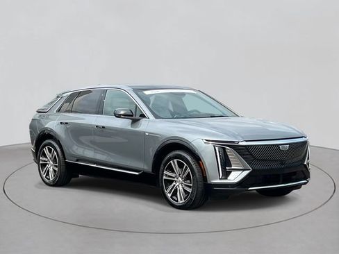 Certified 2024 Cadillac Lyriq Luxury w/ LPO, Floor Liner Package AWD/4WD image 6