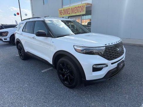 Certified 2023 Ford Explorer ST-Line AWD/4WD image 2