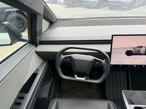 Used 2024 Tesla Cybertruck AWD Crew Cab image 10