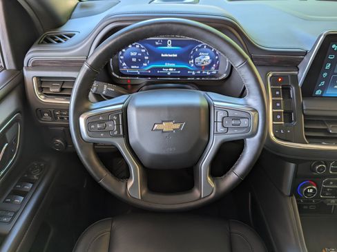 Used 2024 Chevrolet Suburban LT w/ LT Signature Package RWD image 25