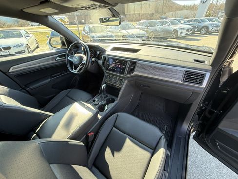 Certified 2020 Volkswagen Atlas Cross Sport SE w/ Panoramic Sunroof Package image 23