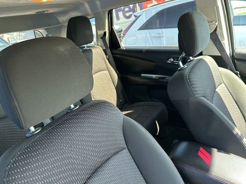 Used 2019 Dodge Journey SE w/ Blacktop Package image 12