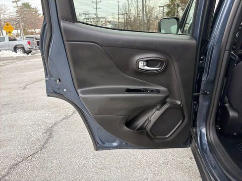 Used 2022 Jeep Renegade Latitude image 13