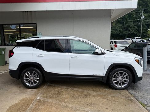 Used 2022 GMC Terrain SLT w/ Tech Package AWD/4WD image 2