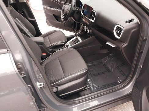 Used 2025 Hyundai Venue Limited FWD image 19