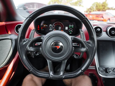 Used 2018 McLaren 570S Spider RWD image 18