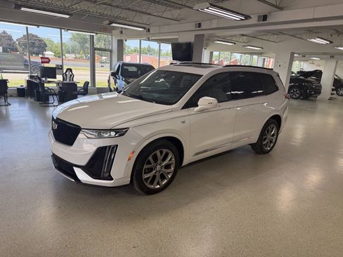 Used 2020 Cadillac XT6 Sport w/ Platinum Package AWD/4WD image 4