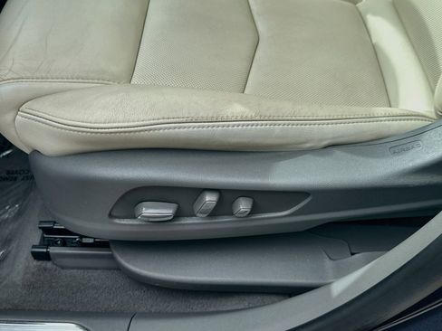 Used 2019 Cadillac XT5 Luxury FWD image 17