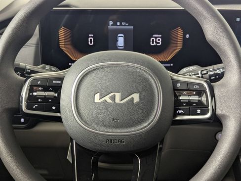 New 2026 Kia Carnival LX FWD image 16