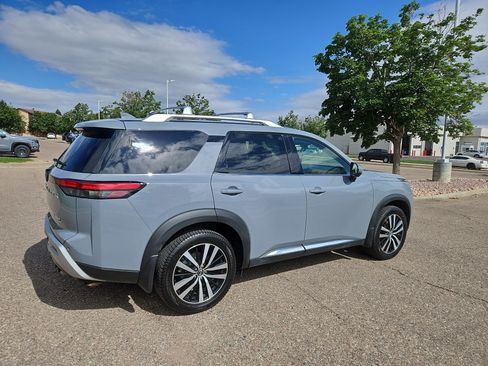 Used 2023 Nissan Pathfinder Platinum AWD/4WD image 3