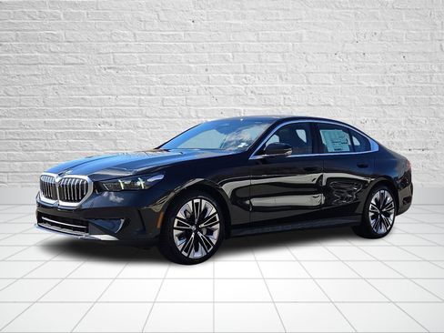 New 2026 BMW 530i xDrive w/ Premium Package AWD/4WD image 2