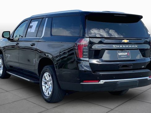 Used 2025 Chevrolet Suburban LT RWD image 12