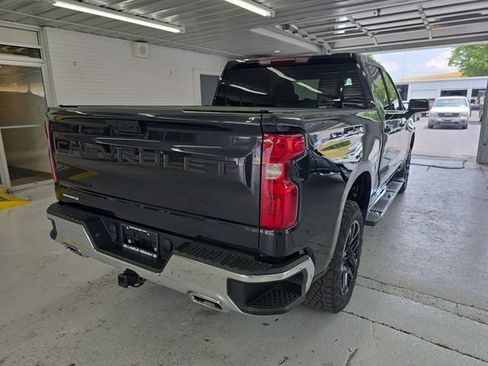 Used 2023 Chevrolet Silverado 1500 LT w/ Z71 Off-Road Package AWD/4WD image 5