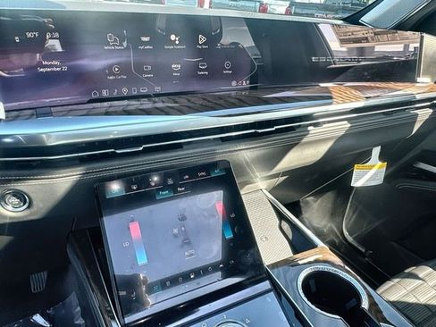 New 2025 Cadillac Escalade Premium Luxury Platinum image 11