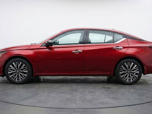 Used 2025 Nissan Altima 2.5 SV FWD image 5