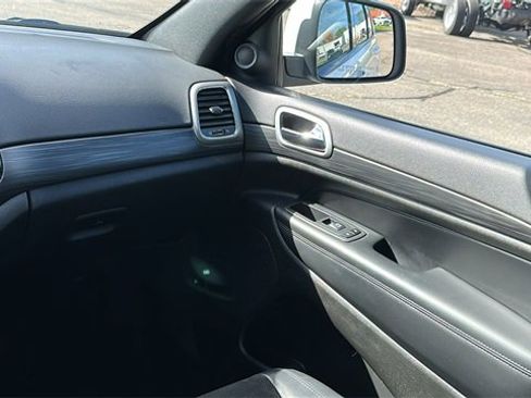 Used 2022 Jeep Grand Cherokee Laredo X image 25