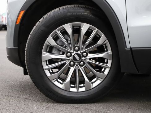 Used 2025 Cadillac XT4 Premium Luxury image 2