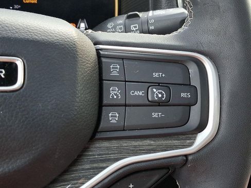 Used 2022 Jeep Wagoneer Series III w/ Premium Group I AWD/4WD image 25