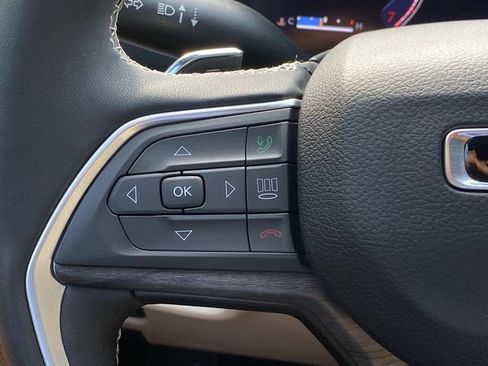 Used 2024 Jeep Grand Cherokee Limited AWD/4WD image 19