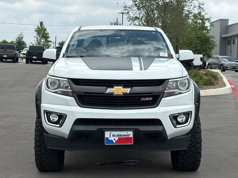Used 2017 Chevrolet Colorado Z71 AWD/4WD image 2
