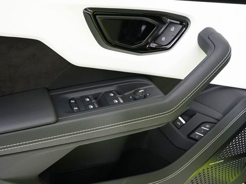 Used 2024 Lamborghini Urus S AWD/4WD image 34