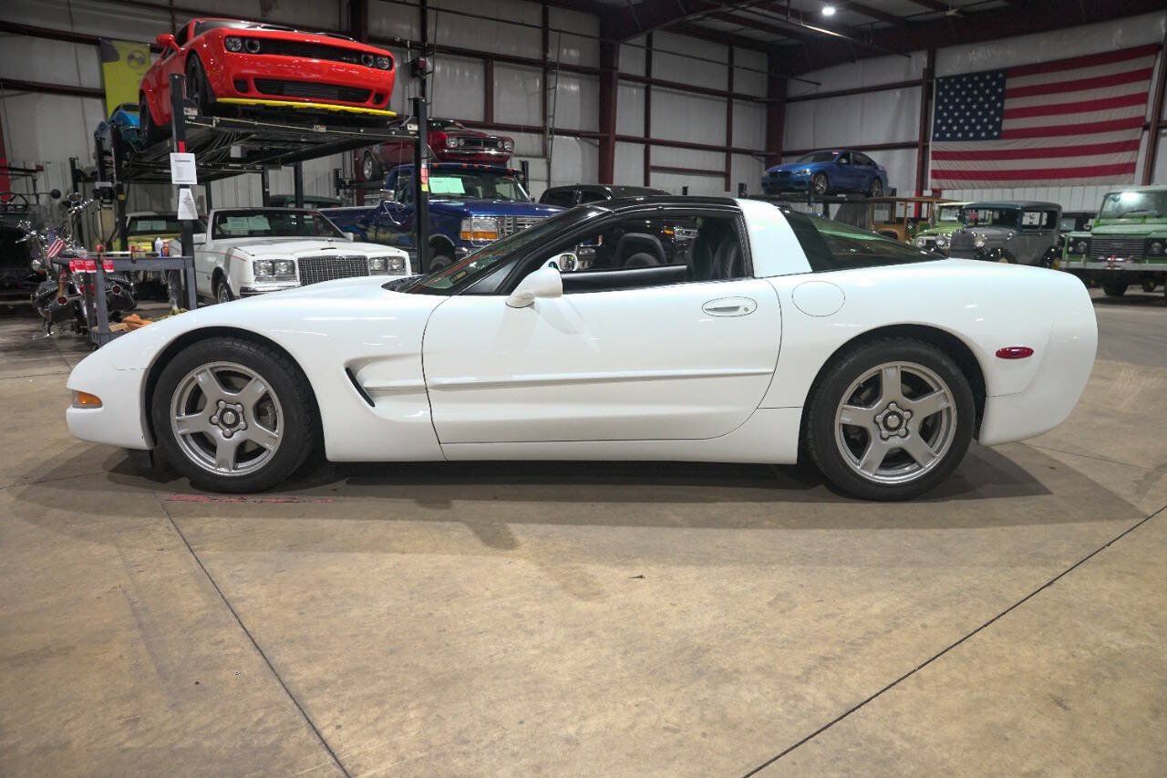 Used 1998 Chevrolet Corvette Coupe RWD image 4