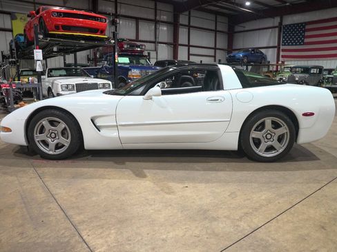 Used 1998 Chevrolet Corvette Coupe RWD image 4