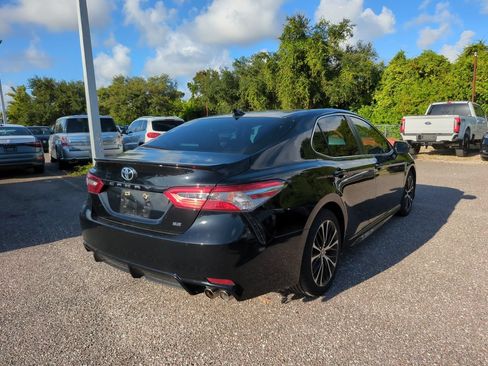 Used 2020 Toyota Camry SE FWD image 4