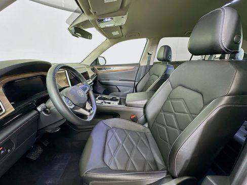 Used 2025 Volkswagen Atlas SE image 13