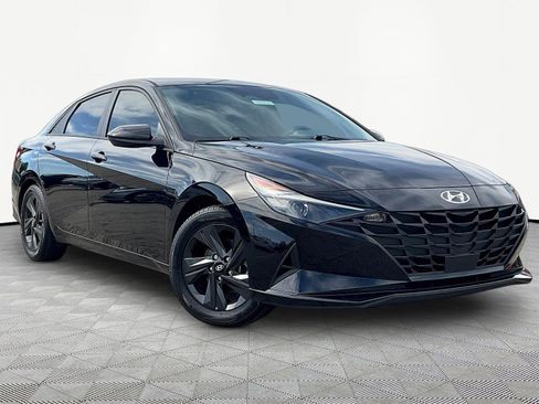 Used 2022 Hyundai Elantra SEL w/ Convenience Package FWD image 3