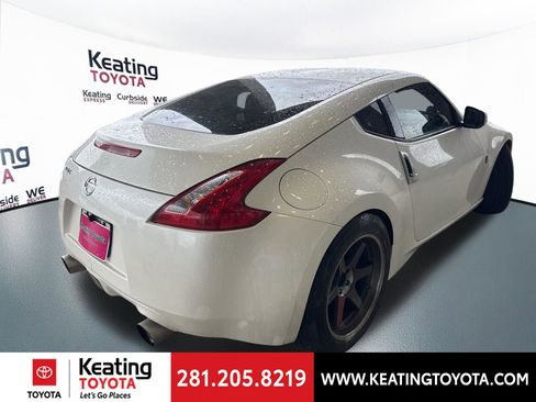 Used 2010 Nissan 370Z Base image 6