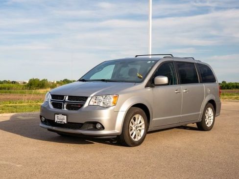Used 2019 Dodge Grand Caravan SXT FWD image 3