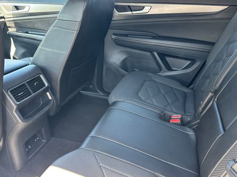 Certified 2024 Volkswagen Atlas Cross Sport SE AWD/4WD image 12