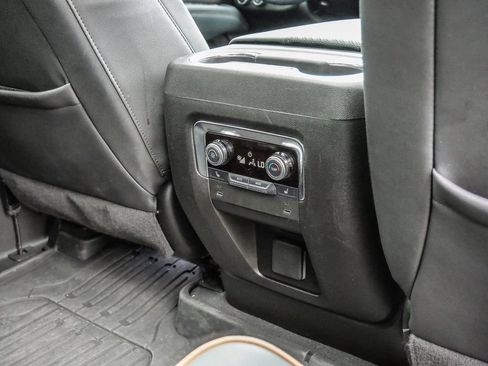 Used 2025 GMC Yukon AT4 w/ AT4 Premium Package AWD/4WD image 28