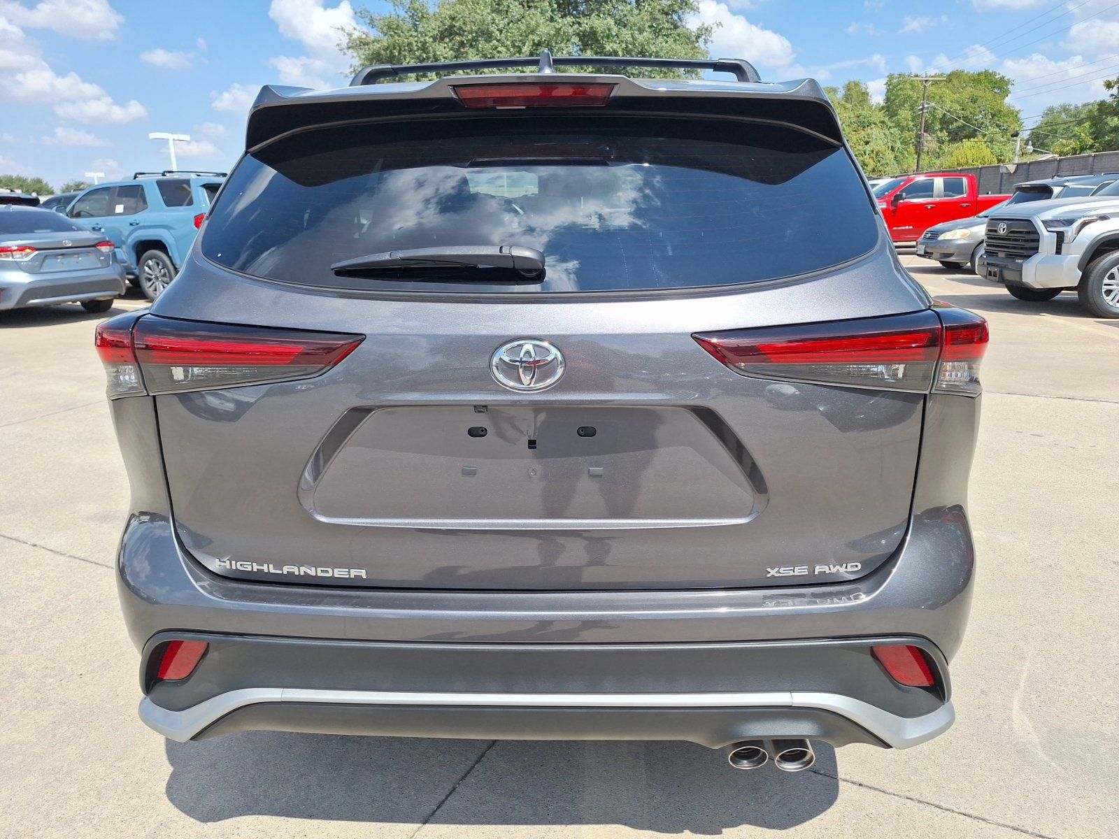 Used 2024 Toyota Highlander XSE AWD/4WD image 5