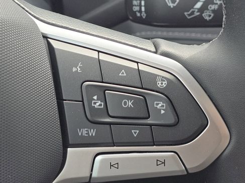 New 2026 Volkswagen Taos SE FWD image 25