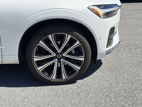 Used 2023 Volvo XC60 B5 Ultimate image 11