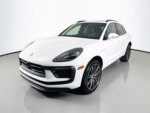 Certified 2025 Porsche Macan image 1